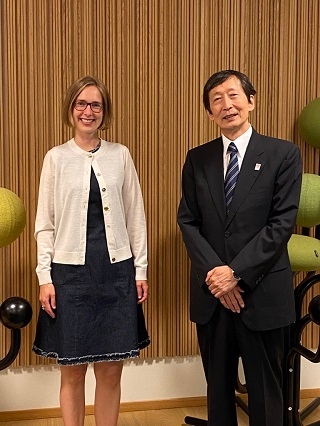 川村大使のニーボー貿易産業大臣表敬