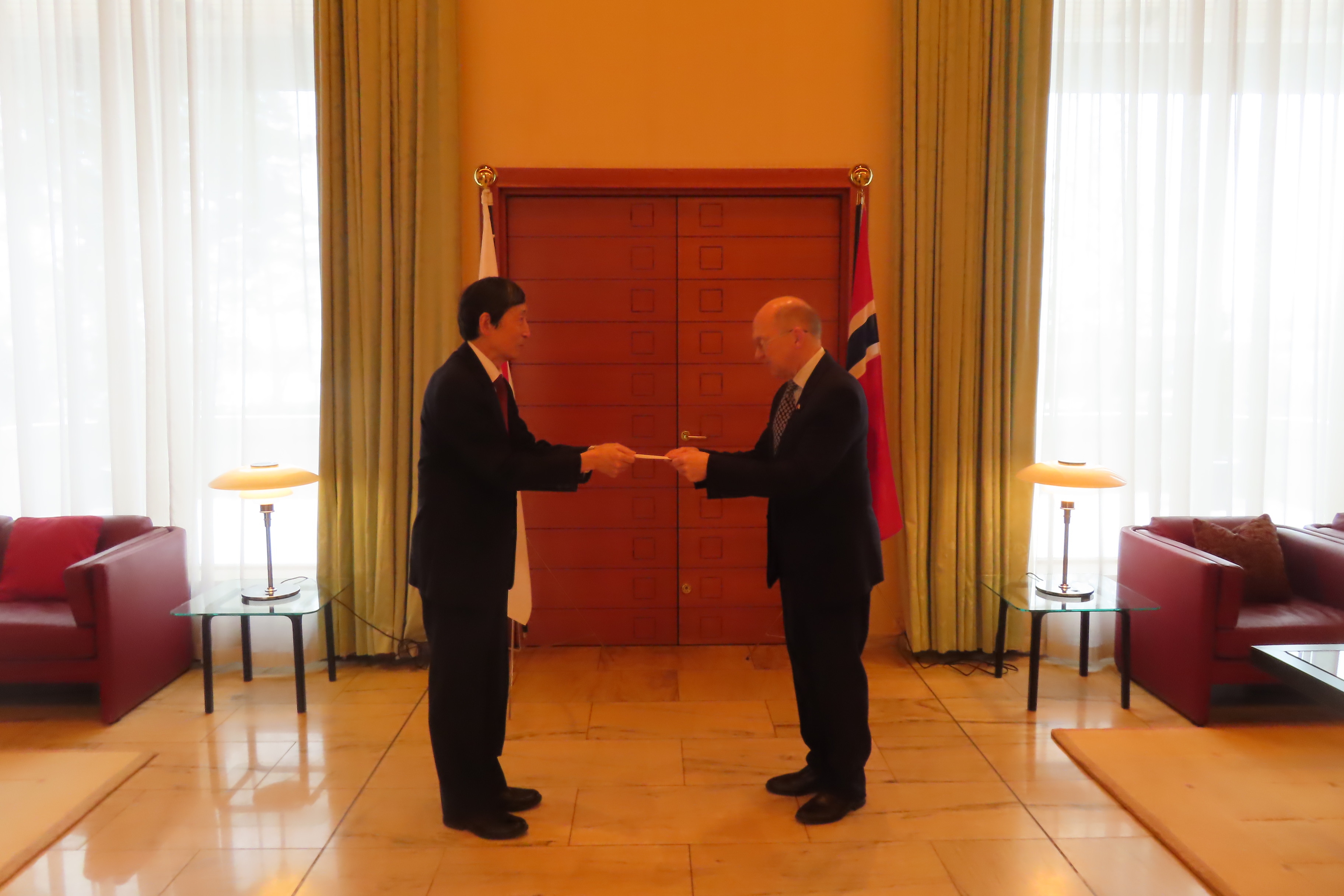 Ambassadør Kawamura og HCG Vallestad
