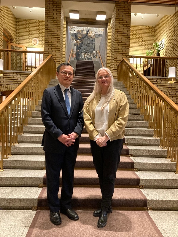 Ambassadør Sugiyama og stortingsrepresentant