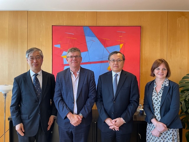 Ambassaderåd Matsumura, rektor Stølen, ambassadør Sugiyama, prorektor Gornitzka