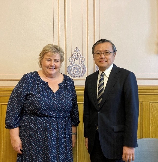 Stortingsrepresentant Solberg og ambassadør Sugiyama