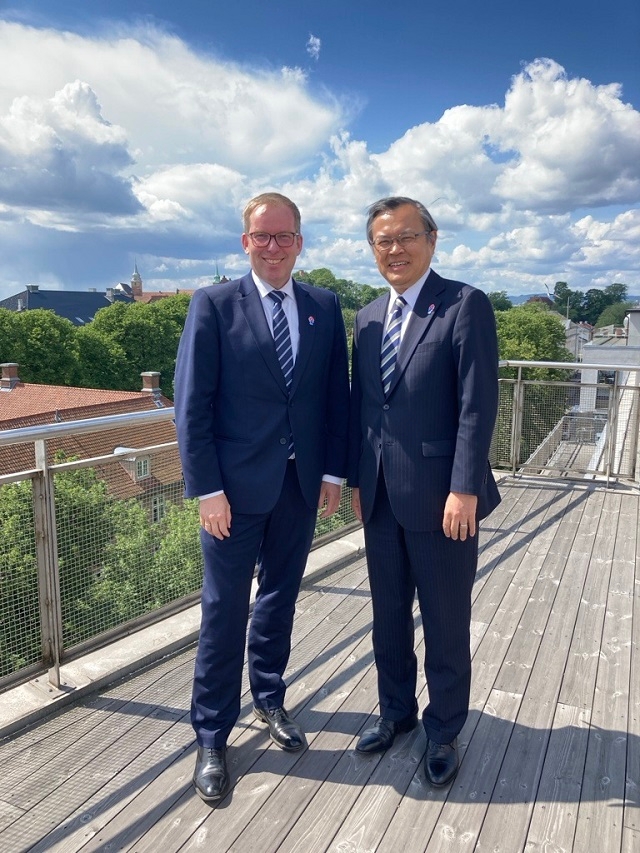 Innovasjon Norges administrerende direktør Haugli og ambassadør Sugiyama