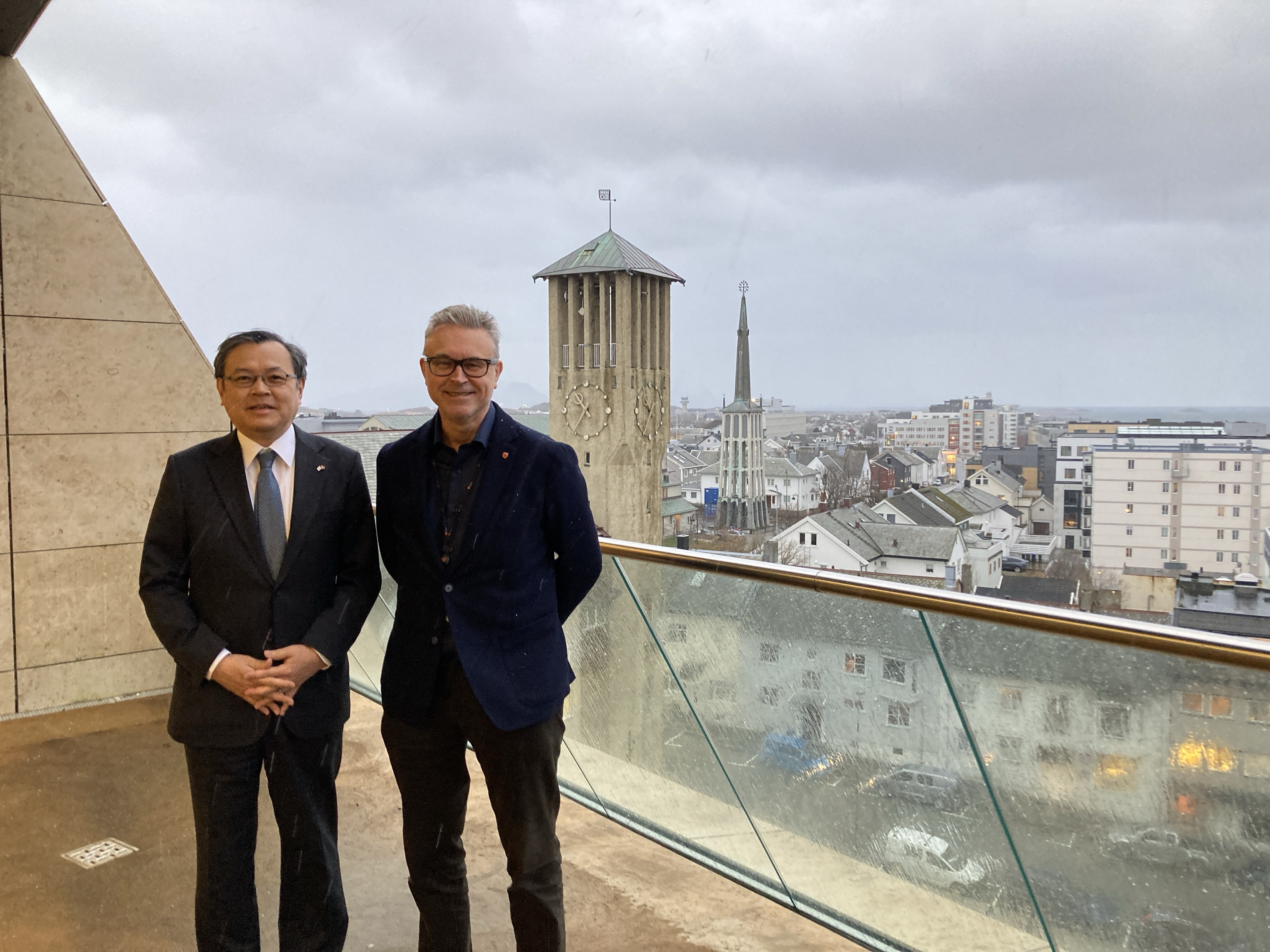 Ambassadør Sugiyama og ordfører Ingebrigtsen