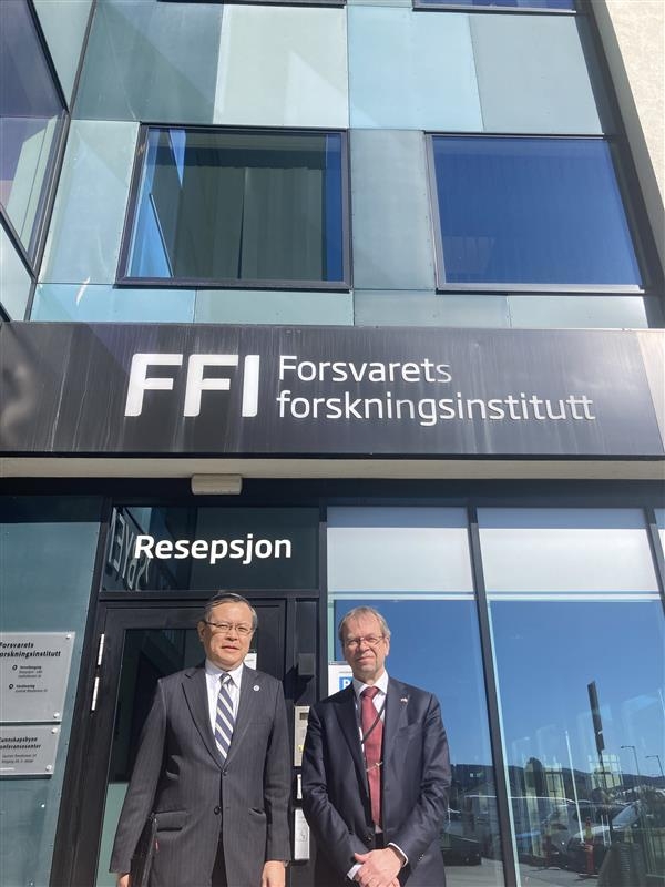 Ambassadør Sugiyama og FFIs administrerende direktør Ruud