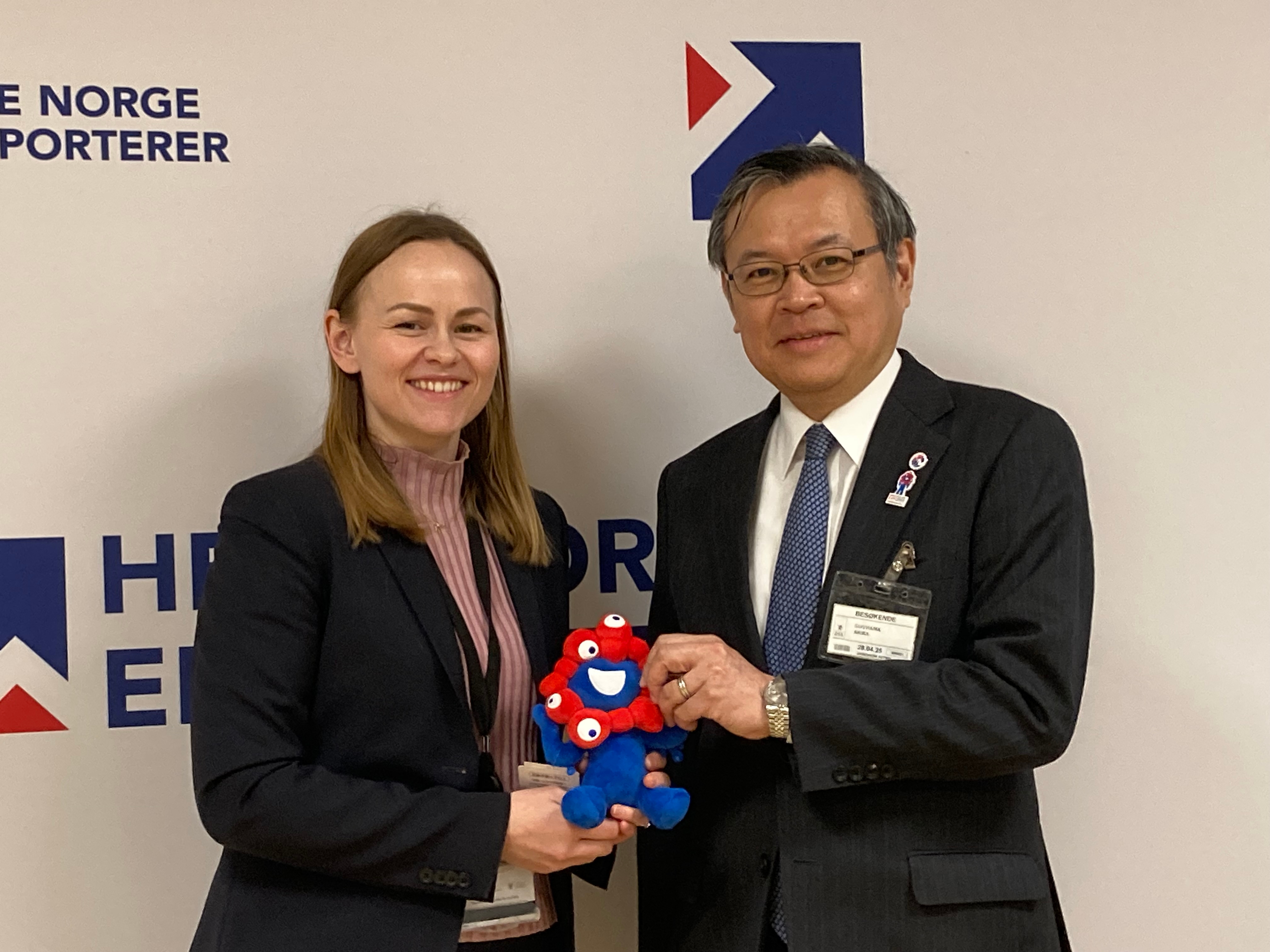 Statssekretær for næringsministeren Ragnhild Sjoner Syrstad og ambassadør Sugiyama