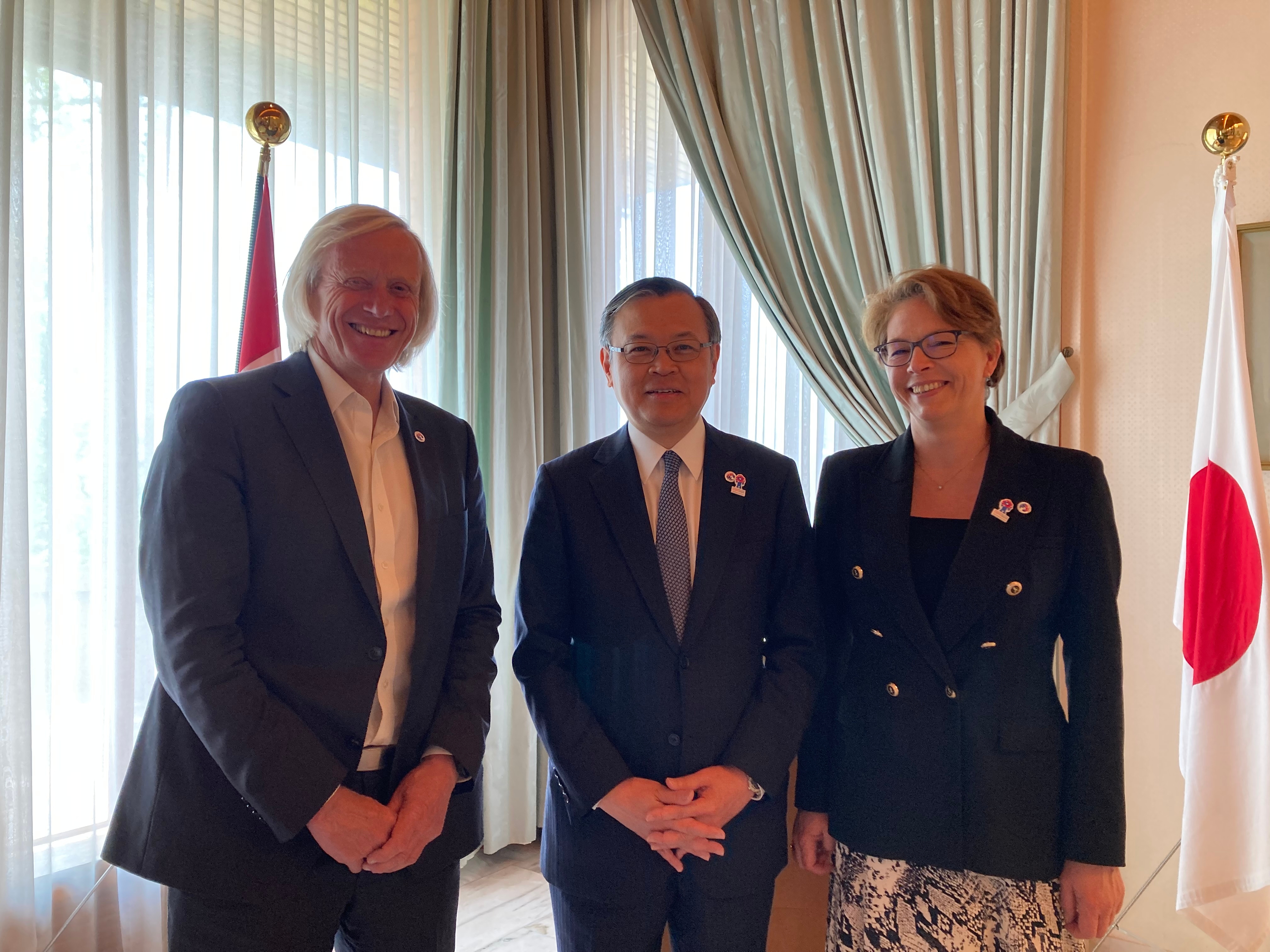 左から、Skatteboe・Kongsberg Satellite Services President and CEO, 杉山大使, Meyer Innovation Norway・EVP