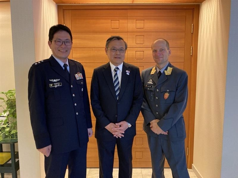 Lt Gen Sato, ambassadør Sugiyama, brigader Haugen