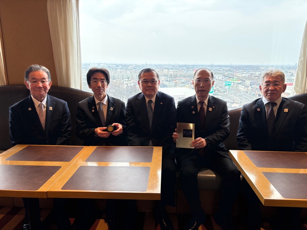 Meningsutveksling med ordfører Yokota, varaordfører Shinada og andre