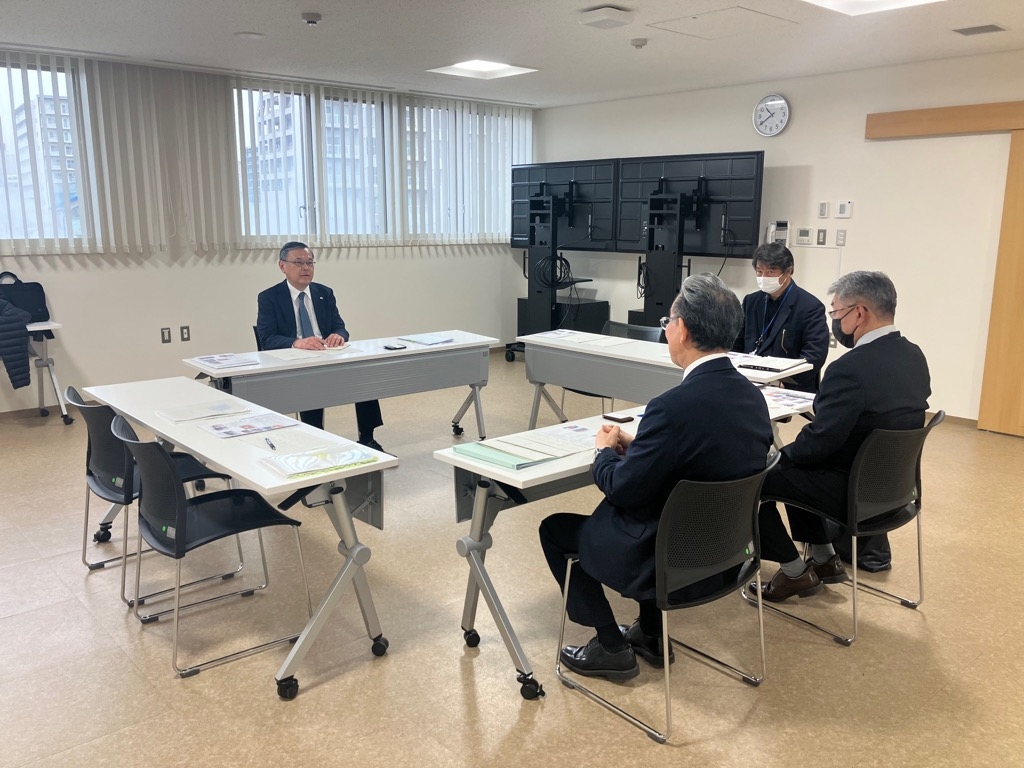 Meningsutveksling med de involverte i Chitose Holmenkollmarsj